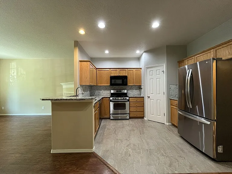 17085 SW Pleasanton Ln — Photo 6