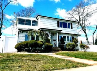 325 Buffalo Ave, Lindenhurst, NY