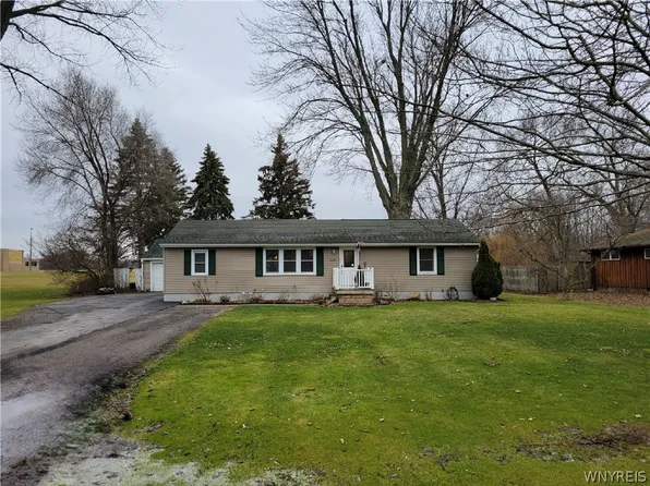 6036 Godfrey Rd, Burt, NY 14028