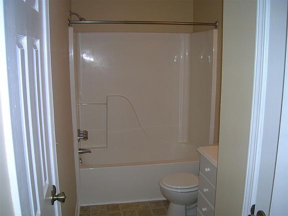 5th image of 336 Shenandoah Dr