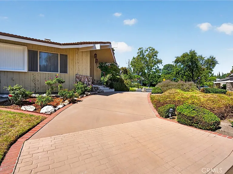 10401 Wystone Ave — Photo 4