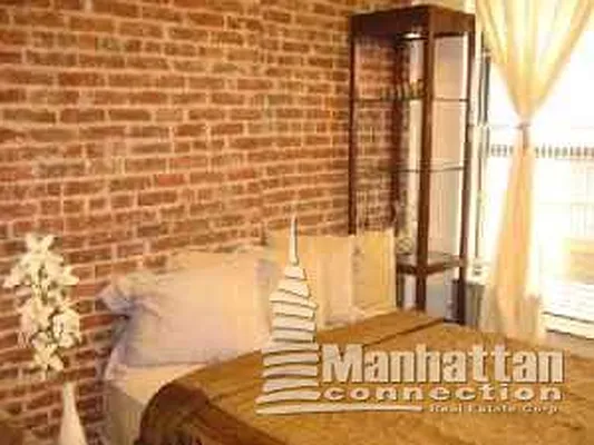 Rented by Manhattan Connection | media 32
