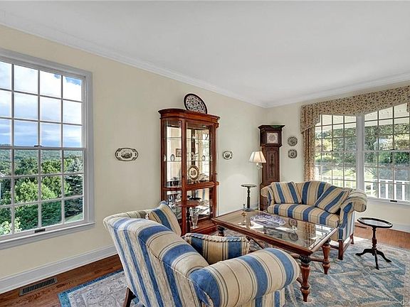 4th image of 62 Cedar Dr