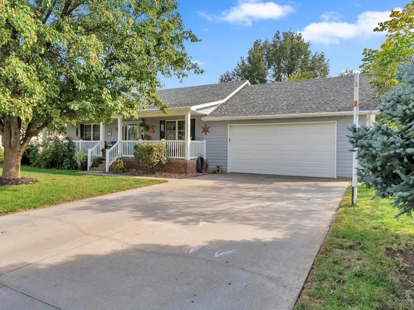 305 Wollmann St, Moundridge, KS 67107