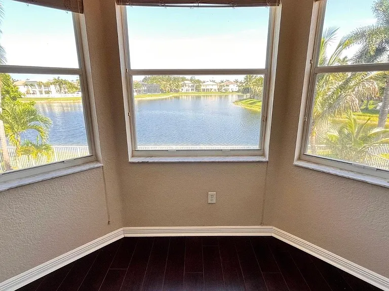 9546 Worswick Ct — Photo 6