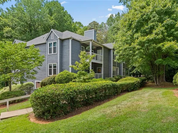 328 Meadows Cir, Winston Salem, NC 27104