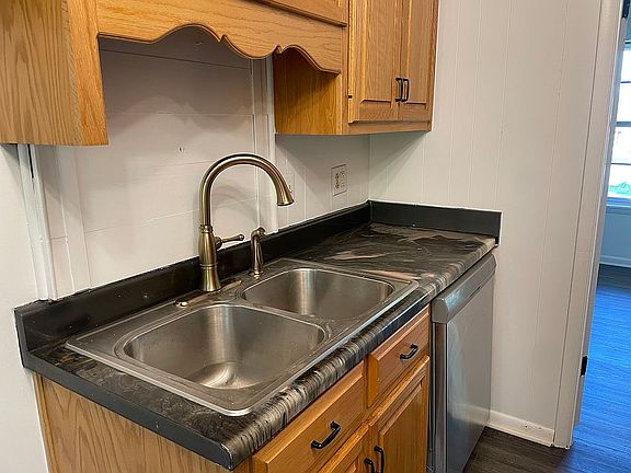 3rd image of 1401 Kathy Ln SW