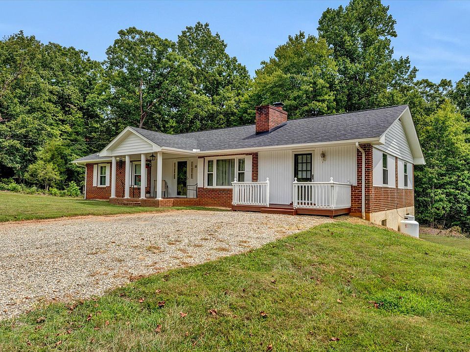 1st image of 111 Woodland Forest Cir