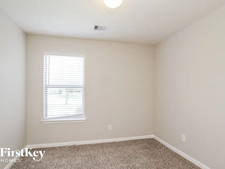 3043 Legends York Dr — Photo 10