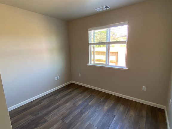 5th image of 1673 Windsor Ave