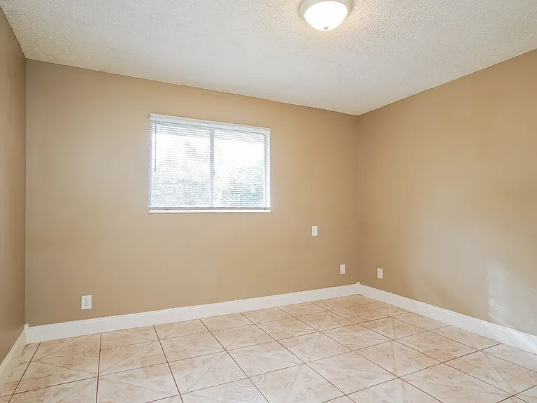 1119 Clayton Ave — Photo 13