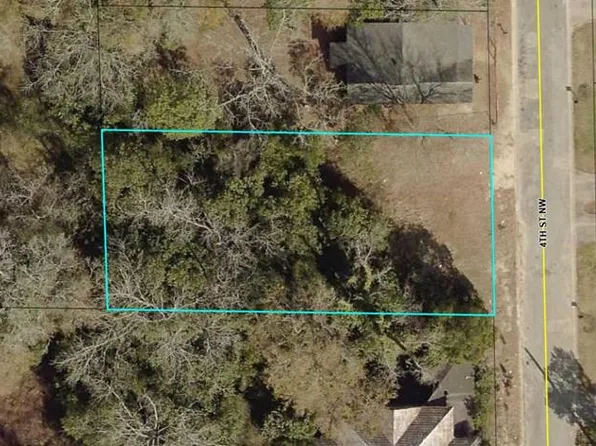 213 3rd Ave NW, Moultrie, GA 31768
