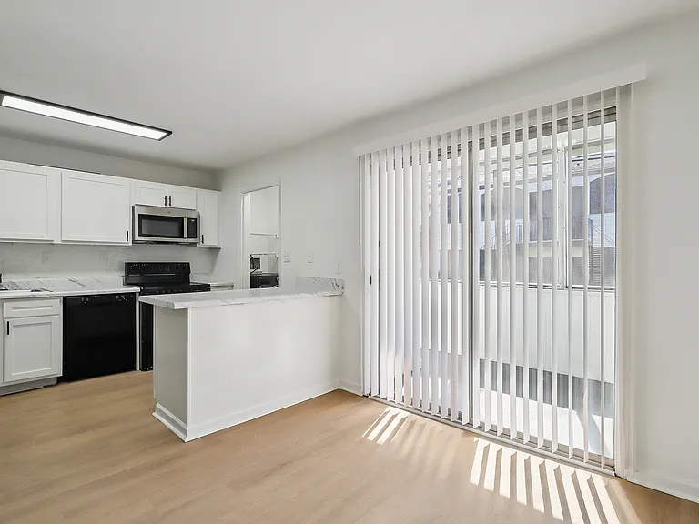 ReNew Chastain — Photo 5
