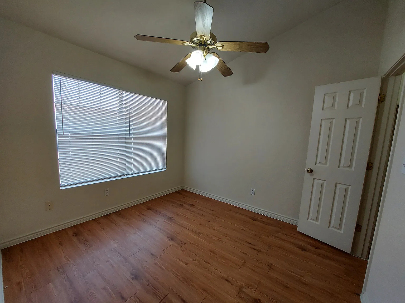 2 bed, 885 sqft, $1,150 — Photo 4