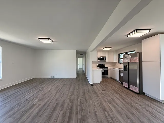 3 bed, 1300 sqft, $3,600 — Photo 4