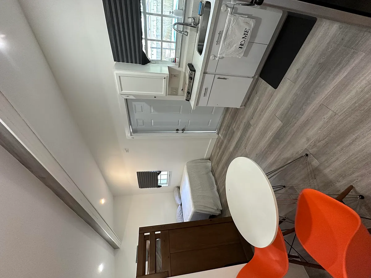 Building Photo - 340 N 70th Ter #B