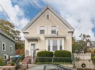 11 Beacon St, Gloucester, MA 01930