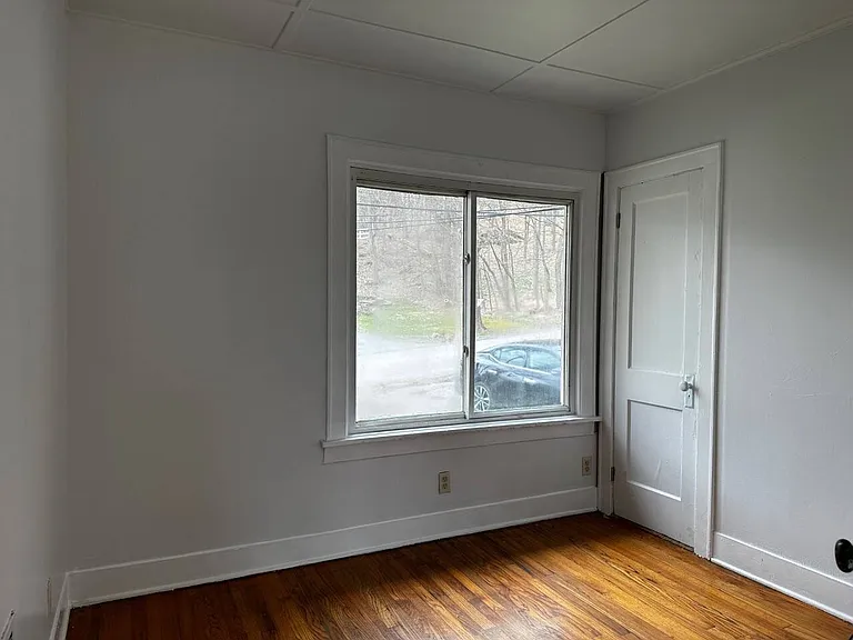 27 Howard Rd — Photo 6