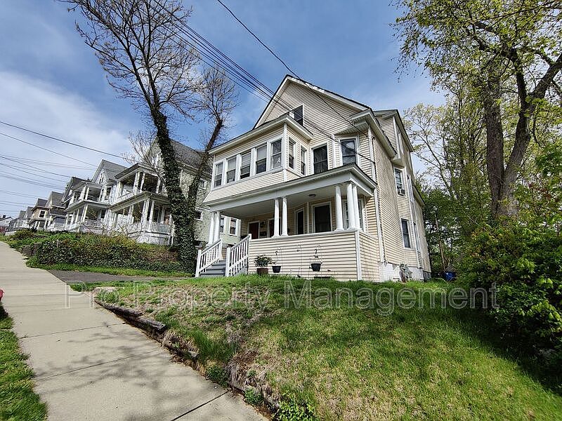 1st image of 35 Fairfield St Floor 3
