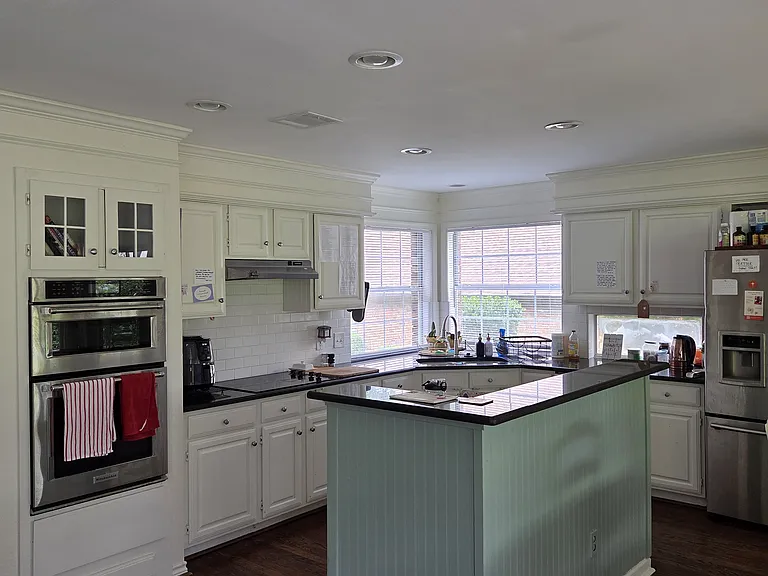 2425 Glen Ridge Dr — Photo 4