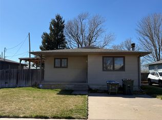 1113 Hillcrest Dr, Dodge City, KS 67801