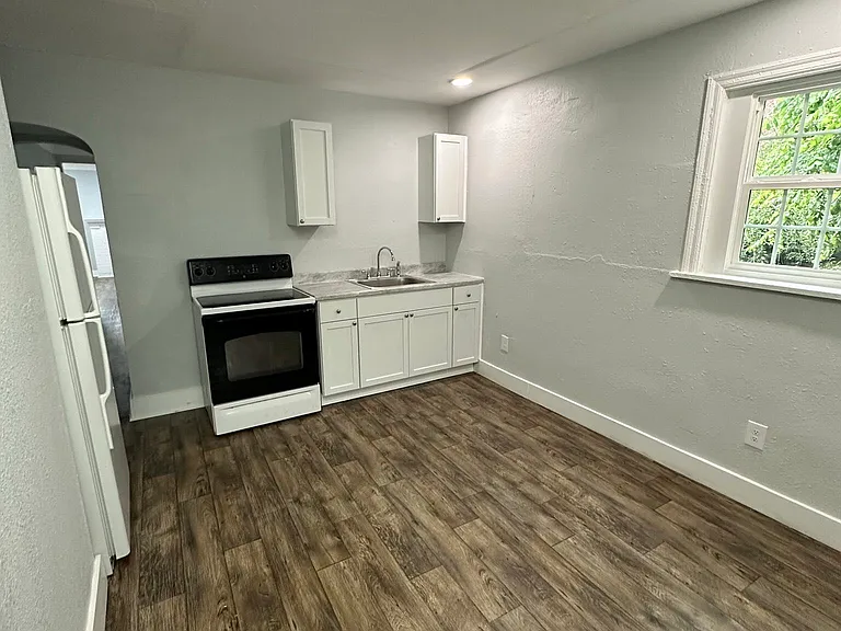 5088 Queens Ave — Photo 7