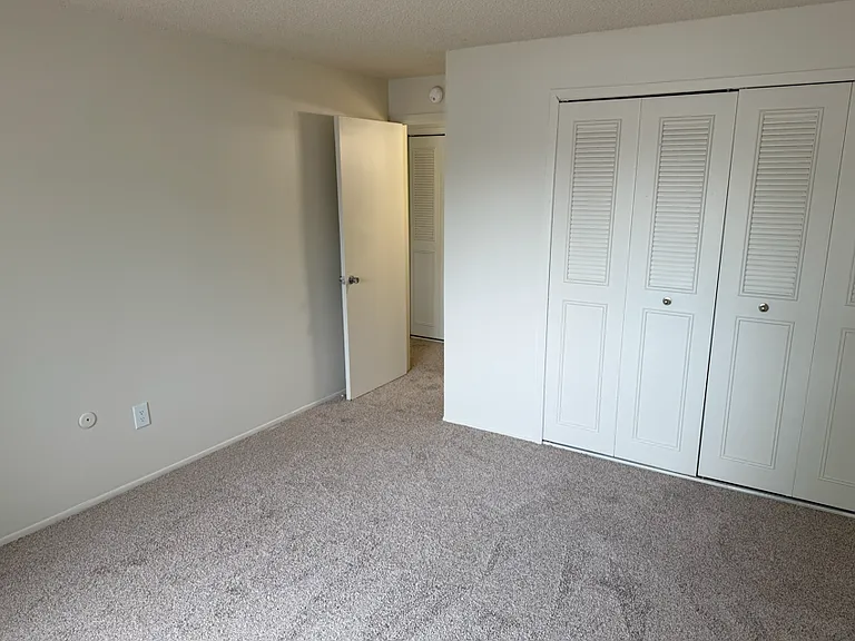Westchester Towers Apartments — Photo 30