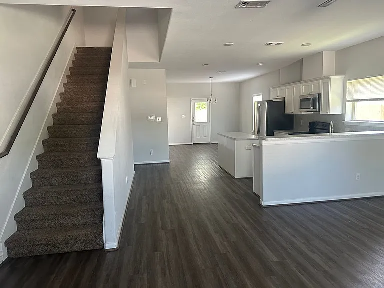 8718 Scott St #B — Photo 6