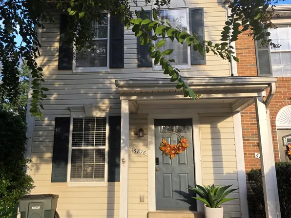 6876 Chasewood Cir, Centreville, VA 20121