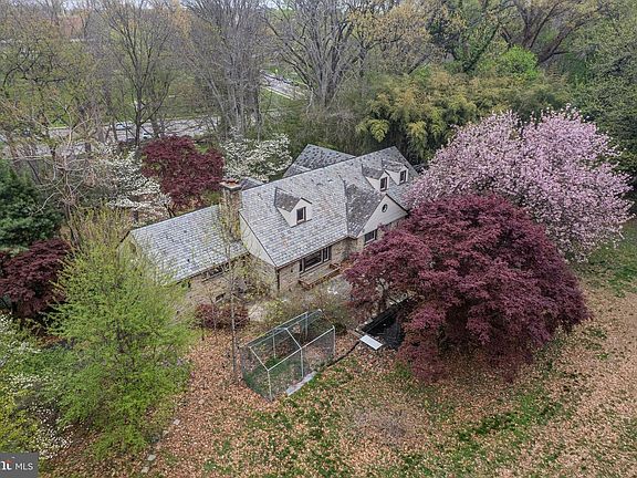 2nd image of 717 Hillen Rd
