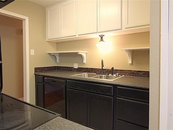 5th image of 5334 Benbrook St