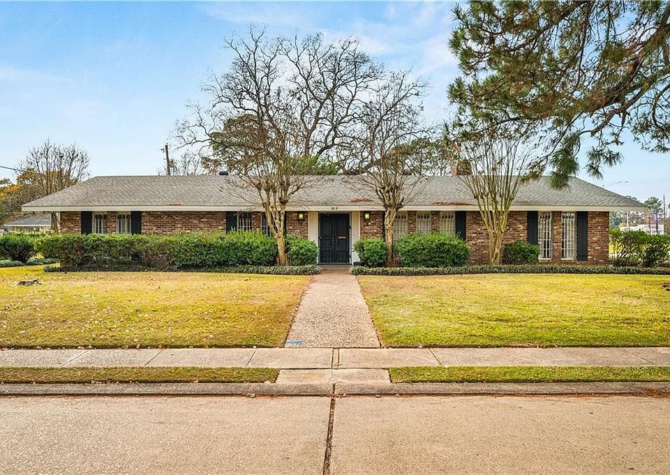 1st image of 202 Sweetbriar Dr