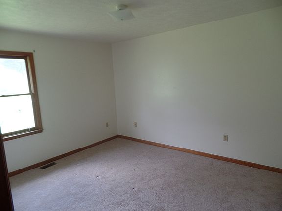 5th image of 430 Wakeman Ct