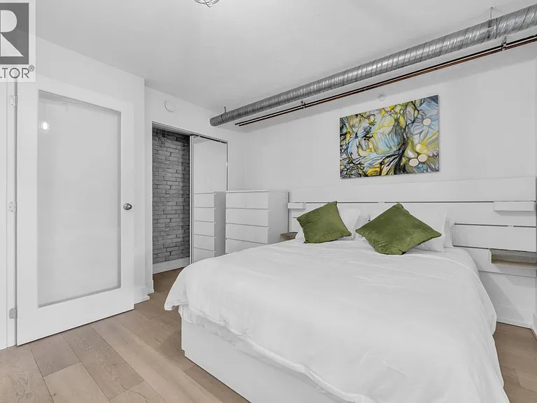 27 Alexander St #608 — Photo 3