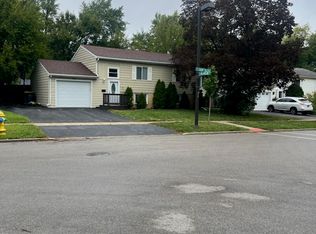 408 Cherry Valley Rd, Vernon Hills, IL 60061