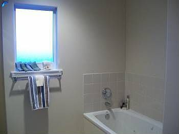 4th image of 906 Camas Pl