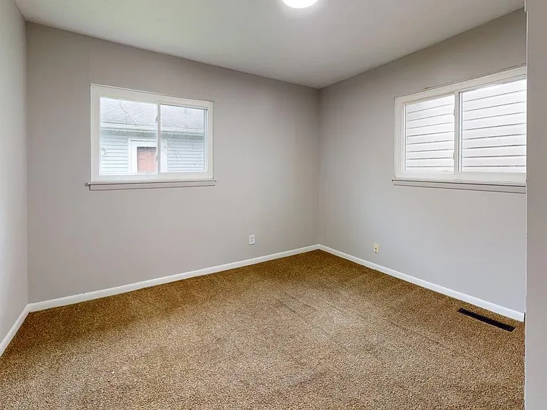 583 Chittenden St — Photo 7
