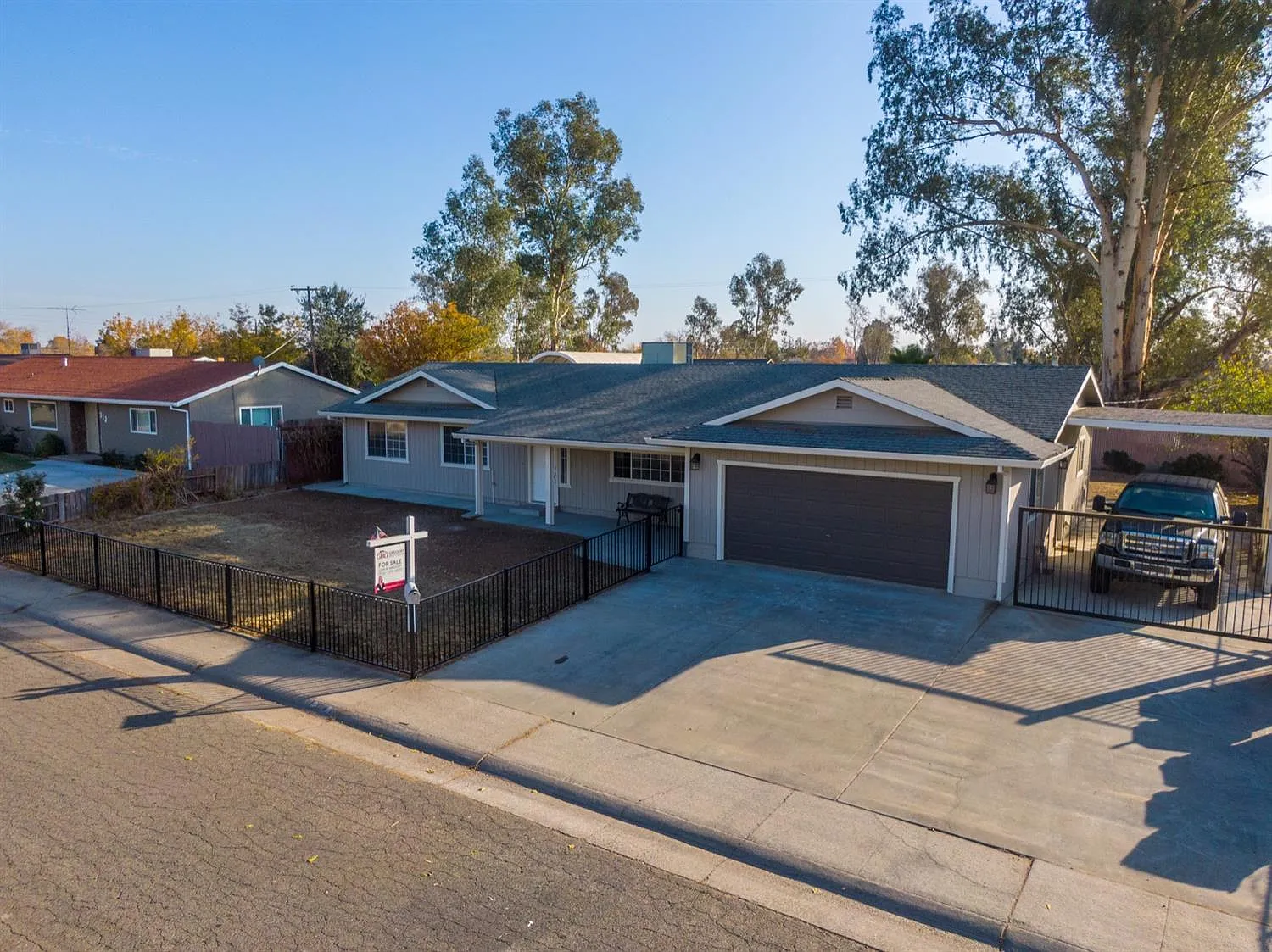 308 Savoy Ave photo 1