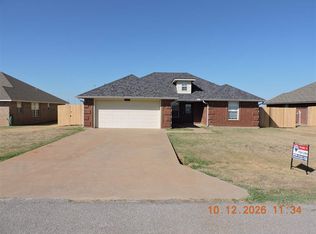 124 Arapaho St, Geronimo, OK 73543