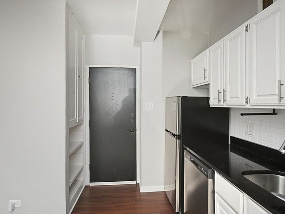 3rd image of 1140-45 N Lasalle St #389