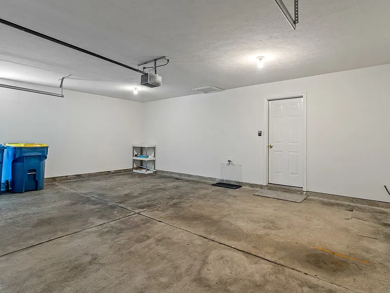 12735 Edgemont Way — Photo 42