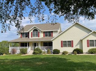 8227 Ridgeland Dr, Bismarck, ND 58503