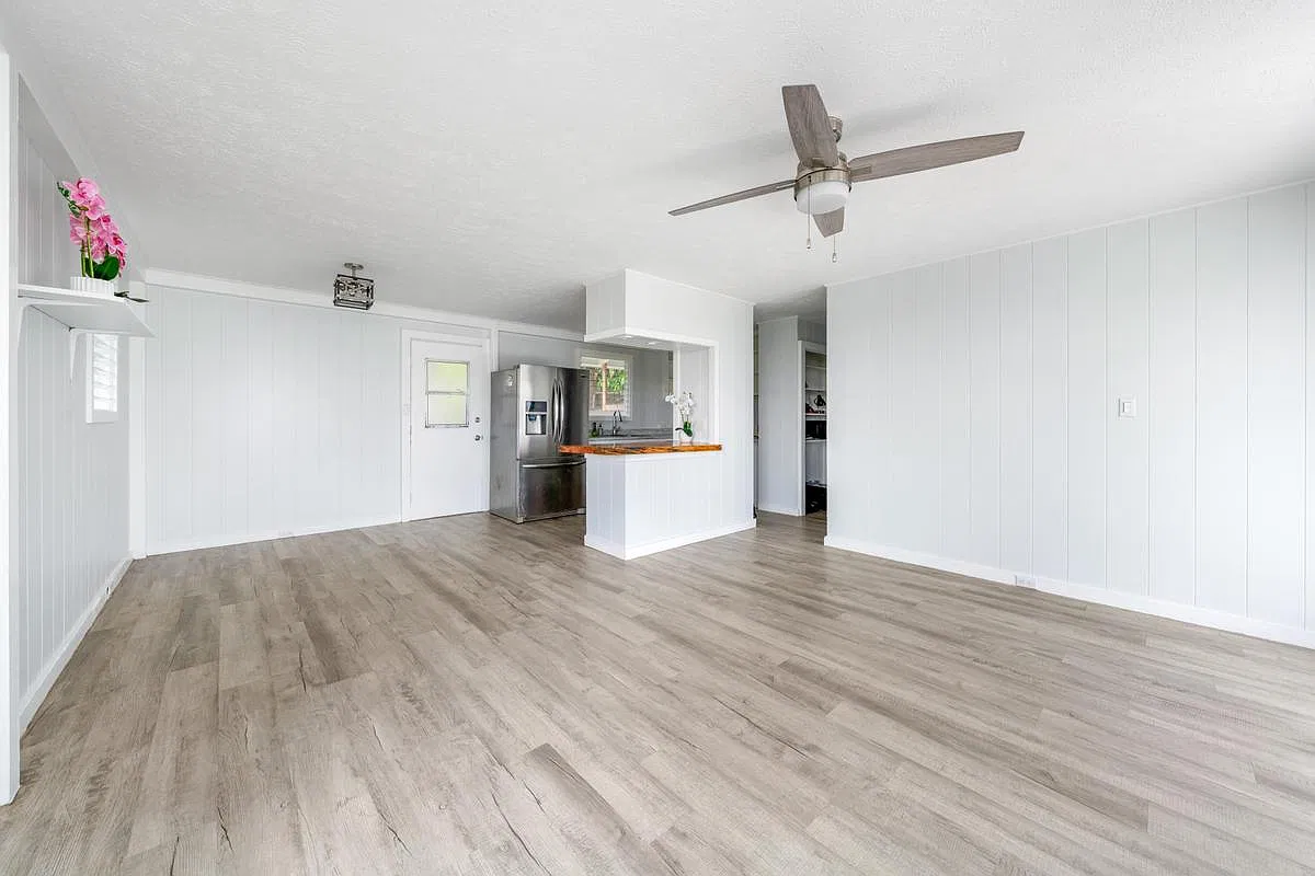 3 bed, 880 sqft, $3,350 — Photo 2