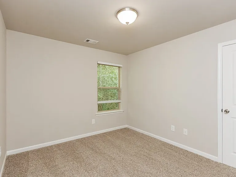 400 McGiboney Ln — Photo 14