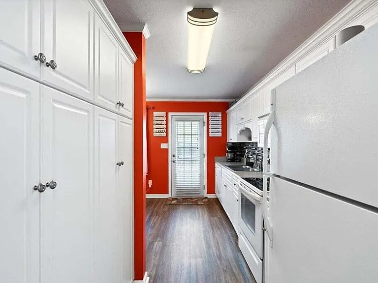 1615 Emma St — Photo 10