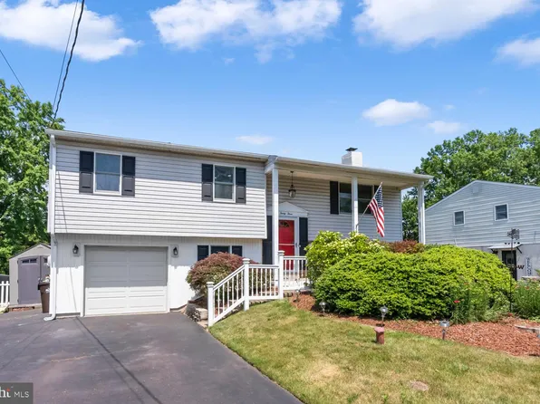 33 Indian Valley Ln, Telford, PA 18969