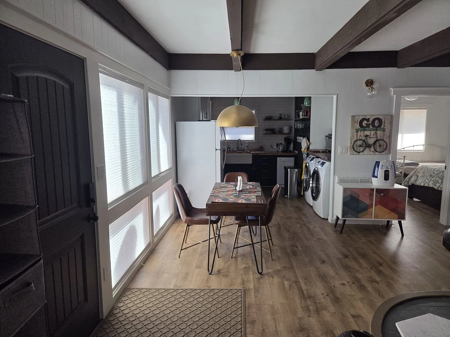 Quiet furnished cabin for ski lease — Photo 3