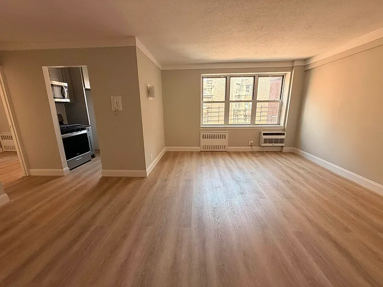 83-60 118th St #6M — Photo 2