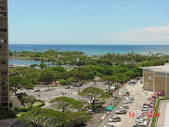 ALA MOANA Beach Park
