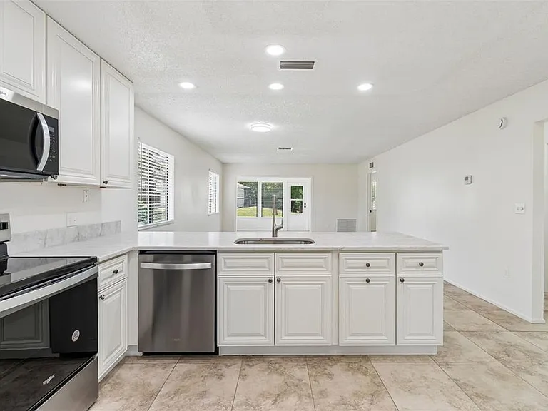 2945 Grovewood Blvd #A — Photo 13